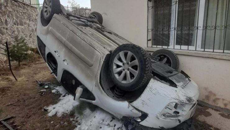 Erzurum’da el freni çekilmeyen araç bahçe duvarından uçtu
