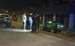 Kocaeli’de arabaların baş başa çarpıştığı kazada 3 kişi yaralandı