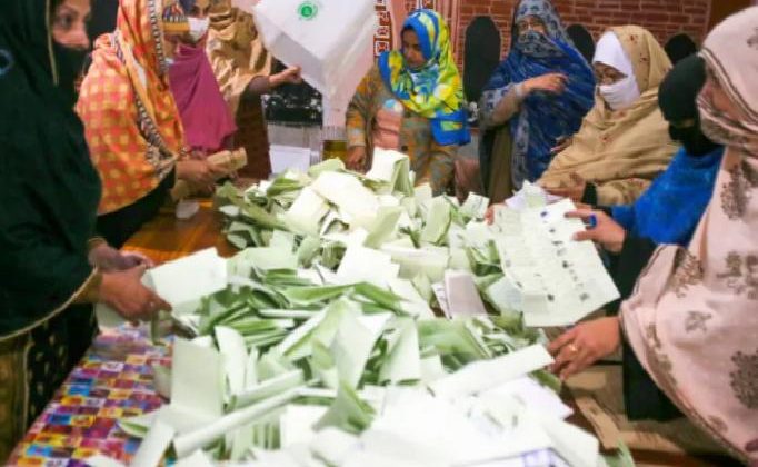 Pakistan’da tartışmalı seçim ekonomik kaos getirecek