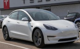 Rekabet kızıştı: Tesla, fiyatları bir sefer daha düşürdü