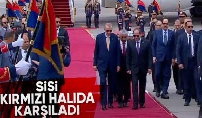 Tam 12 yıl sonra: Cumhurbaşkanı Erdoğan Mısır’da! Sisi tarafından karşılandı